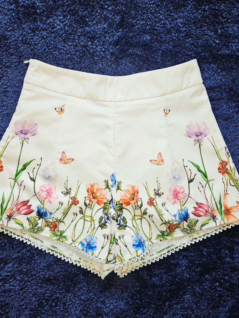 Shein Women's High-waisted Shorts Floral Print Lace Trim White Size 4 S 36